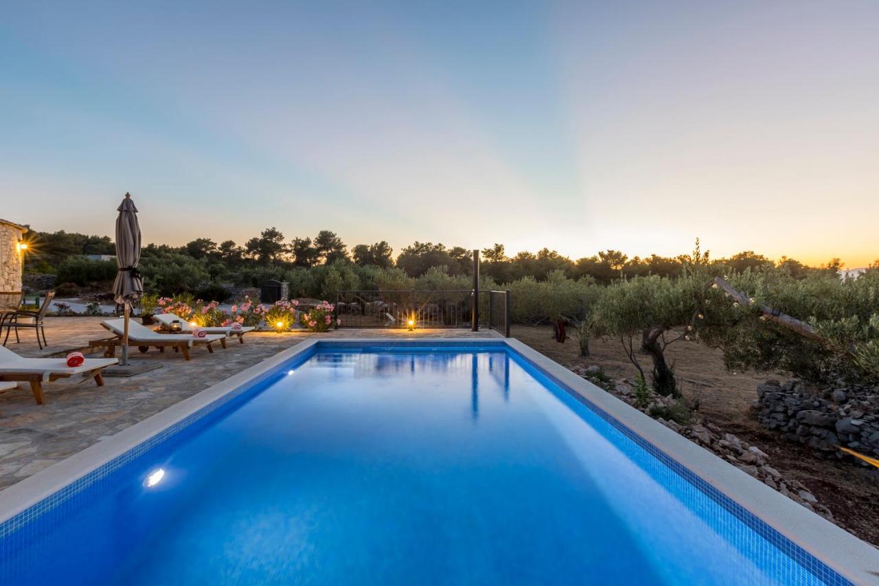 Island Getaway - Heritage House Mirca  Екстер'єр фото