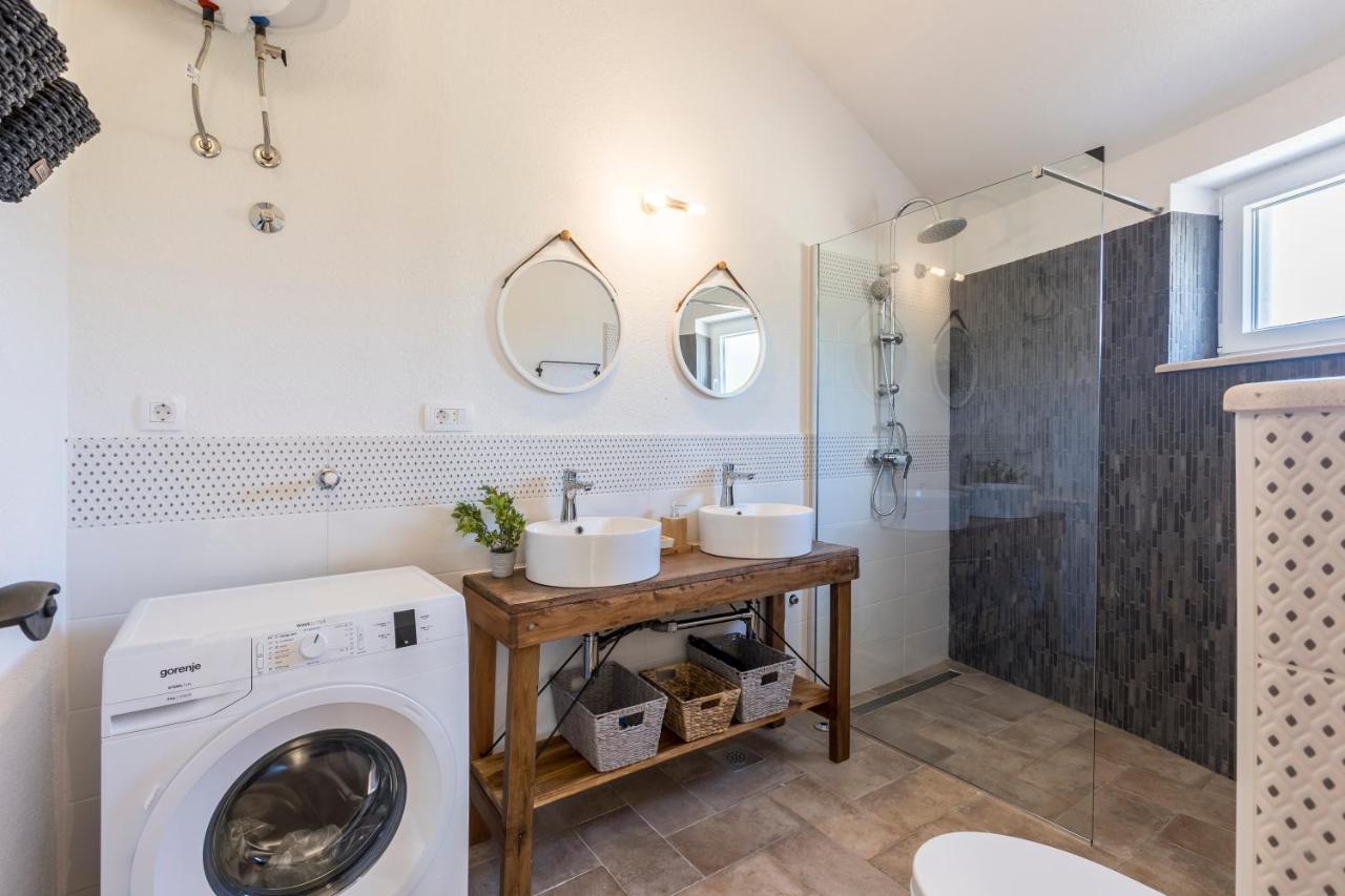 Island Getaway - Heritage House Mirca  Екстер'єр фото