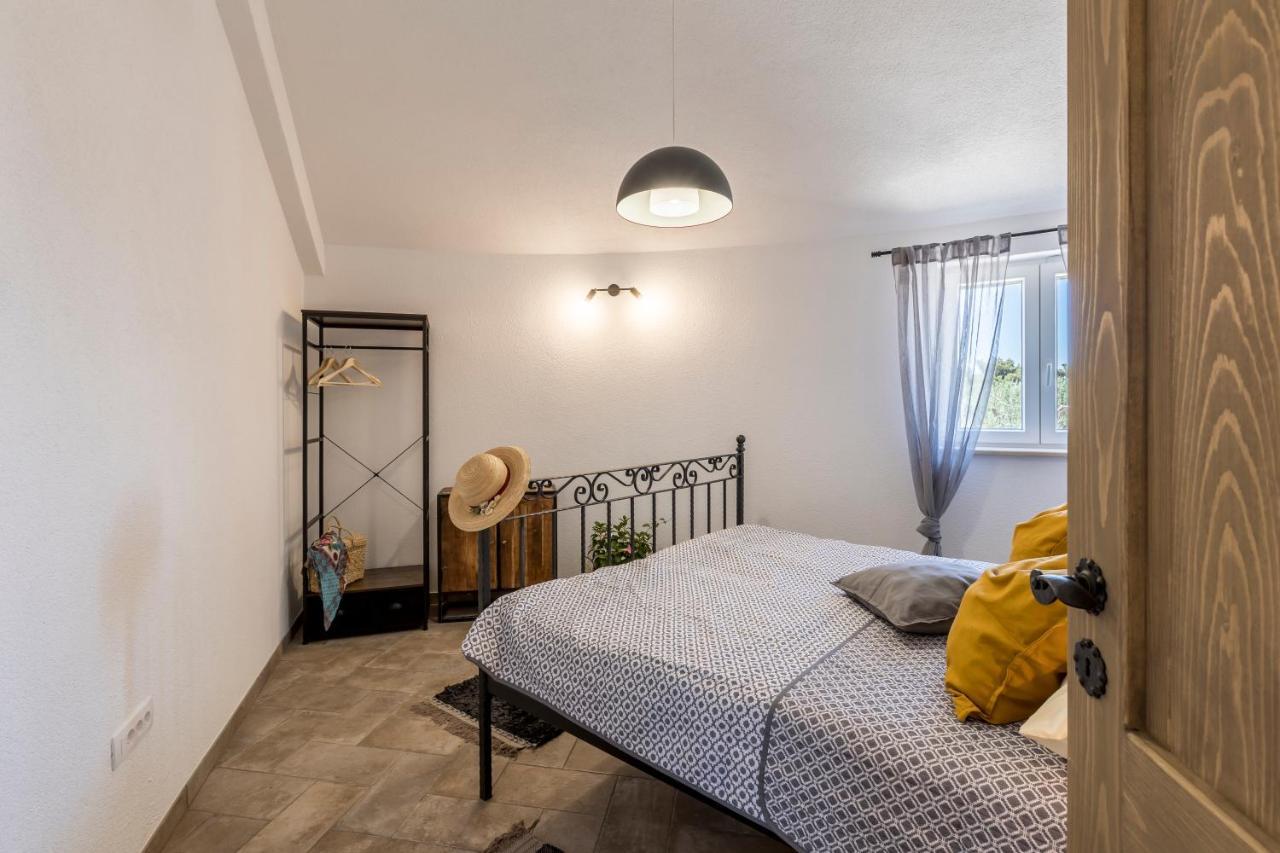 Island Getaway - Heritage House Mirca  Екстер'єр фото