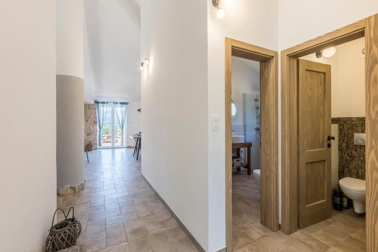 Island Getaway - Heritage House Mirca  Екстер'єр фото