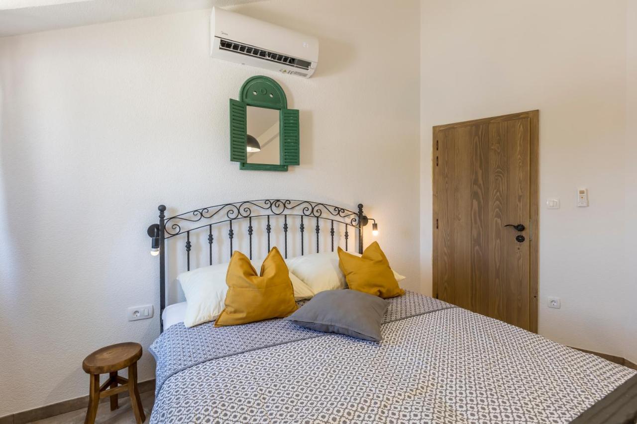 Island Getaway - Heritage House Mirca  Екстер'єр фото