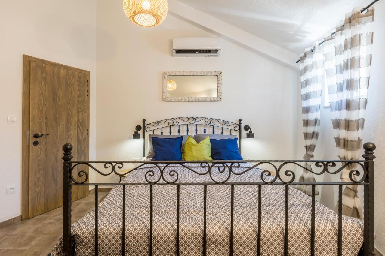 Island Getaway - Heritage House Mirca  Екстер'єр фото