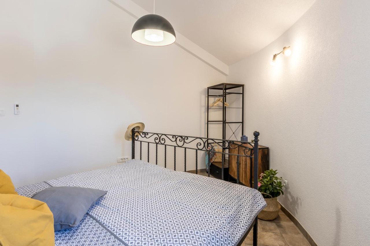 Island Getaway - Heritage House Mirca  Екстер'єр фото