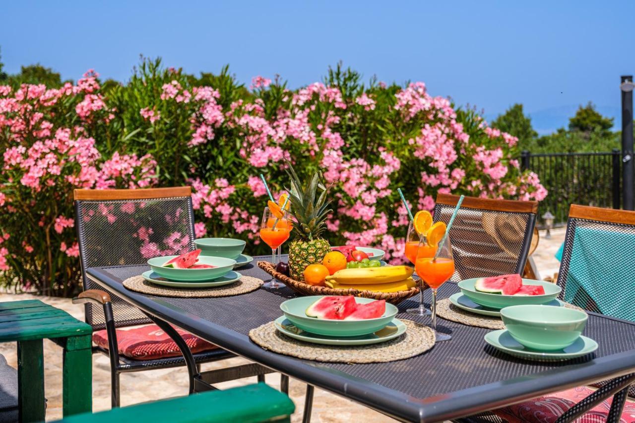 Island Getaway - Heritage House Mirca  Екстер'єр фото