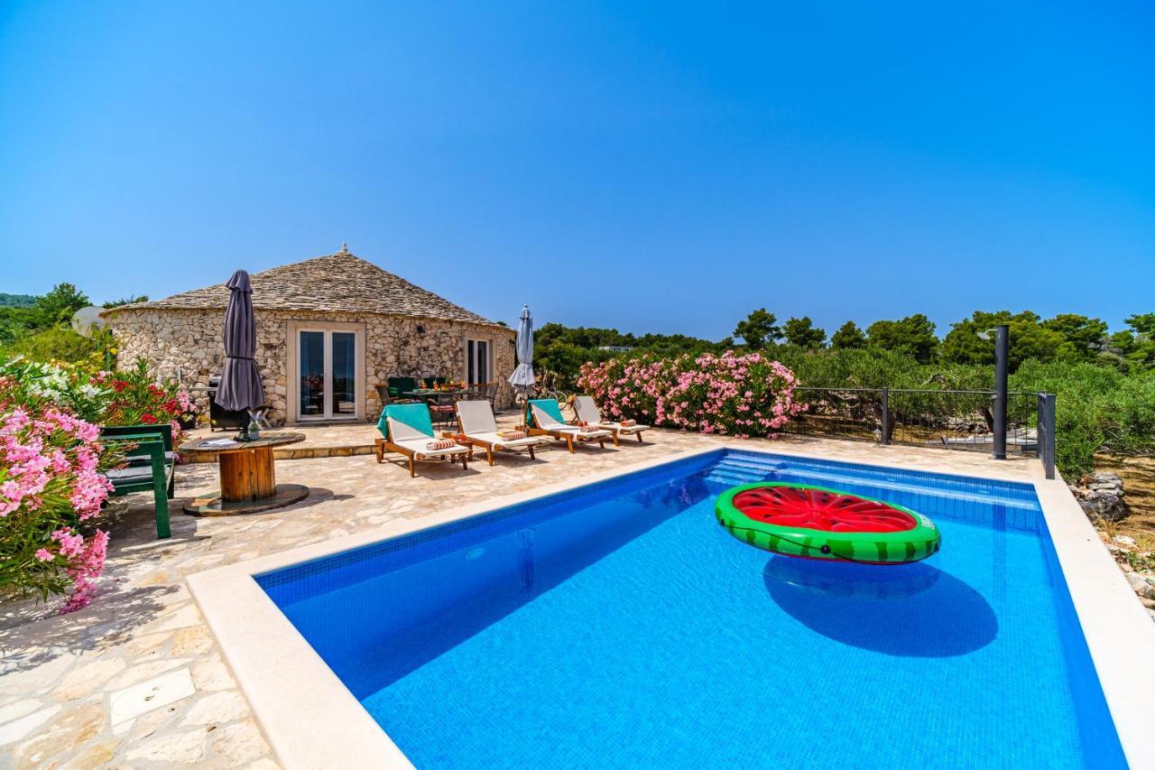 Island Getaway - Heritage House Mirca  Екстер'єр фото