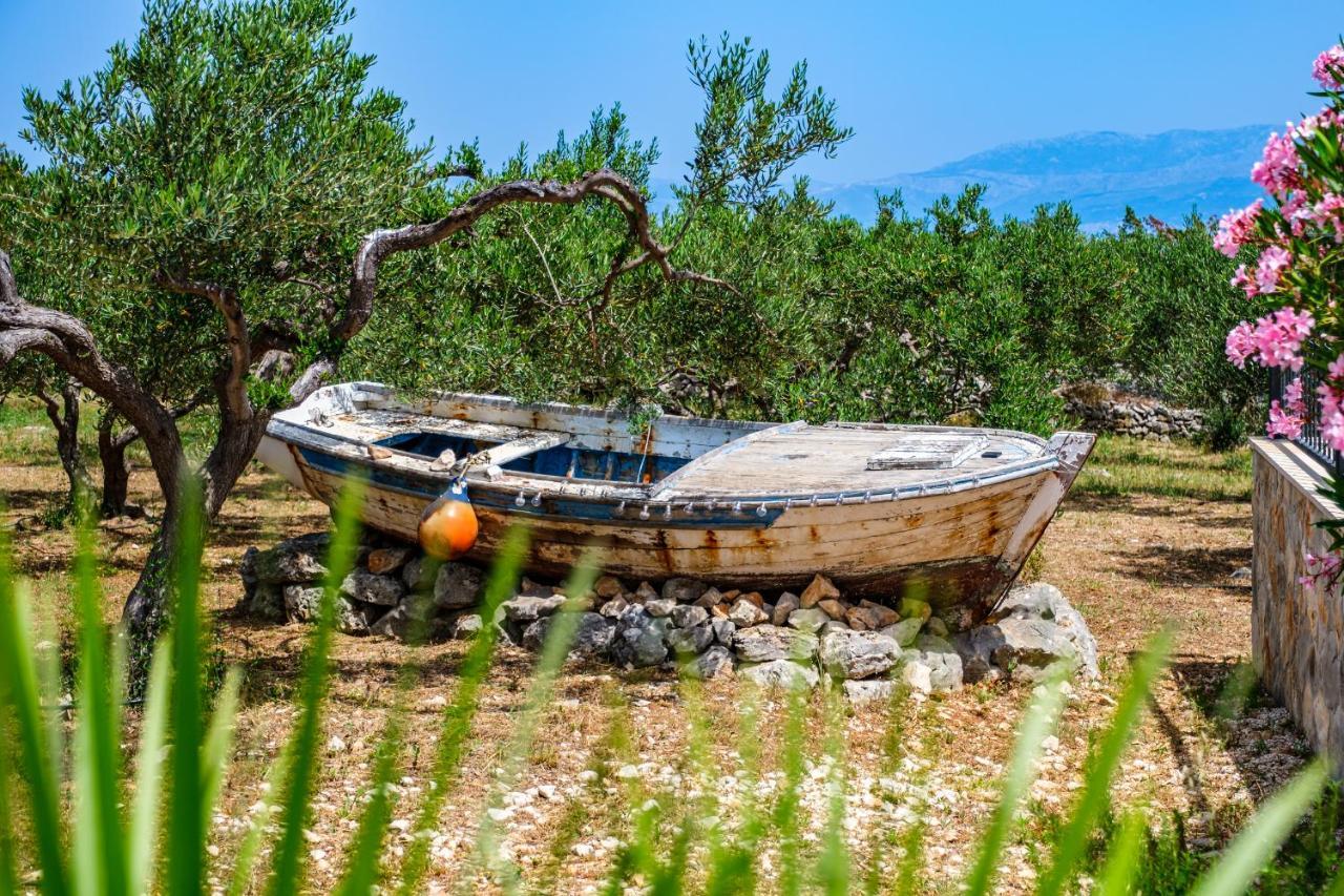 Island Getaway - Heritage House Mirca  Екстер'єр фото
