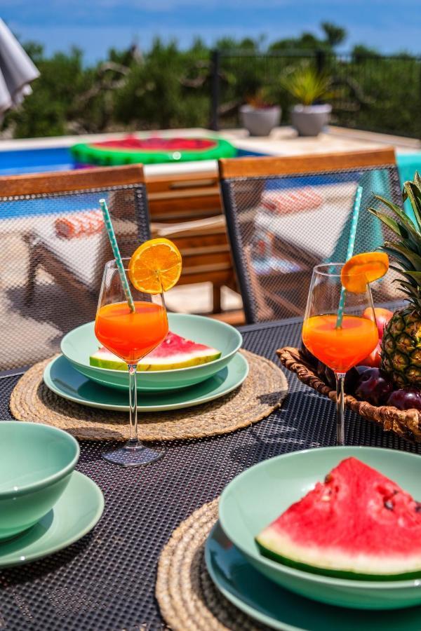 Island Getaway - Heritage House Mirca  Екстер'єр фото