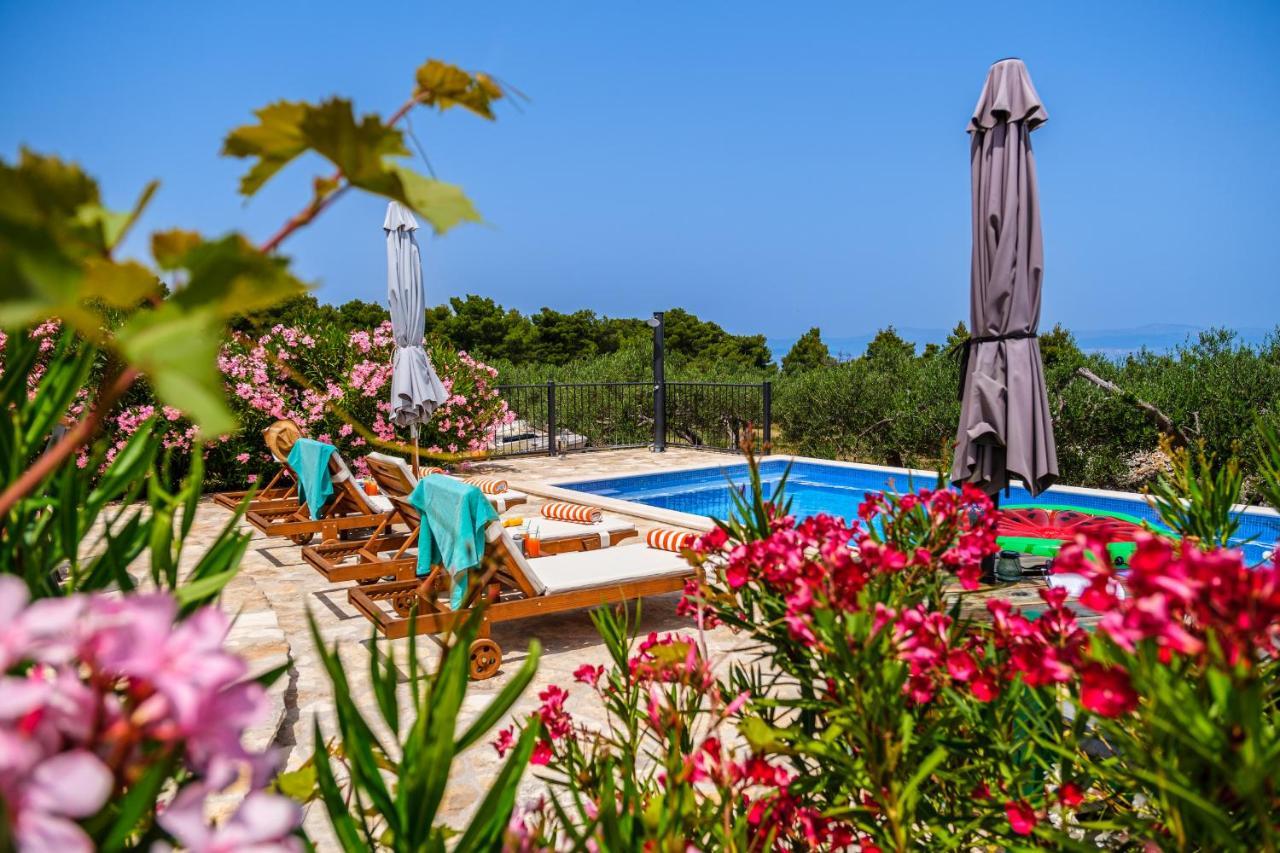 Island Getaway - Heritage House Mirca  Екстер'єр фото