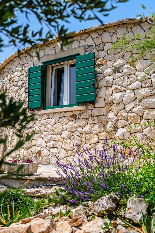Island Getaway - Heritage House Mirca  Екстер'єр фото