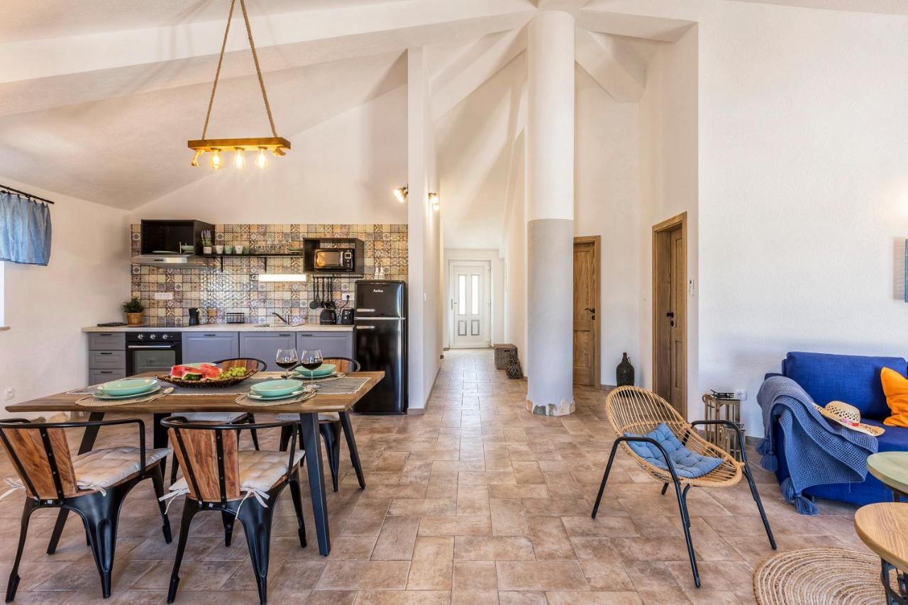 Island Getaway - Heritage House Mirca  Екстер'єр фото