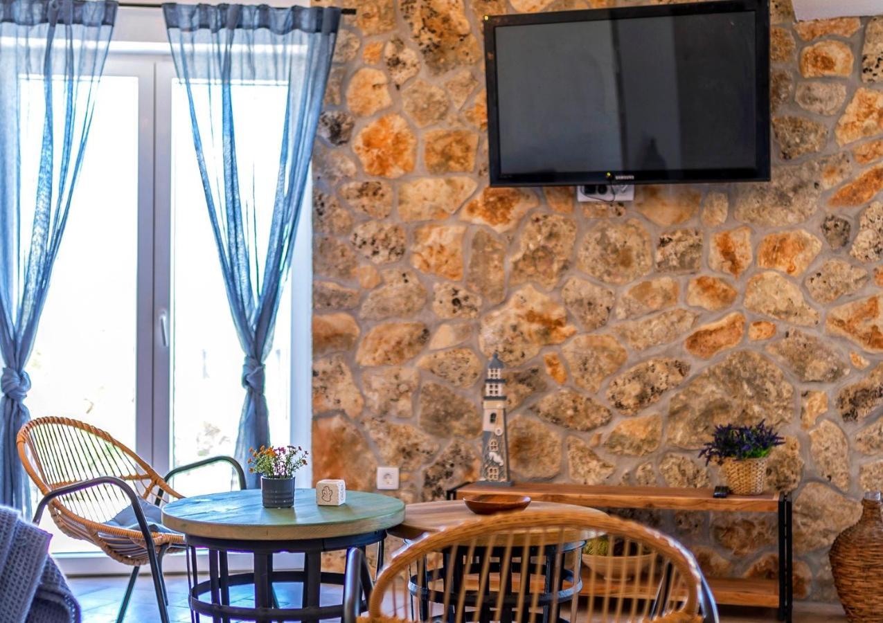 Island Getaway - Heritage House Mirca  Екстер'єр фото