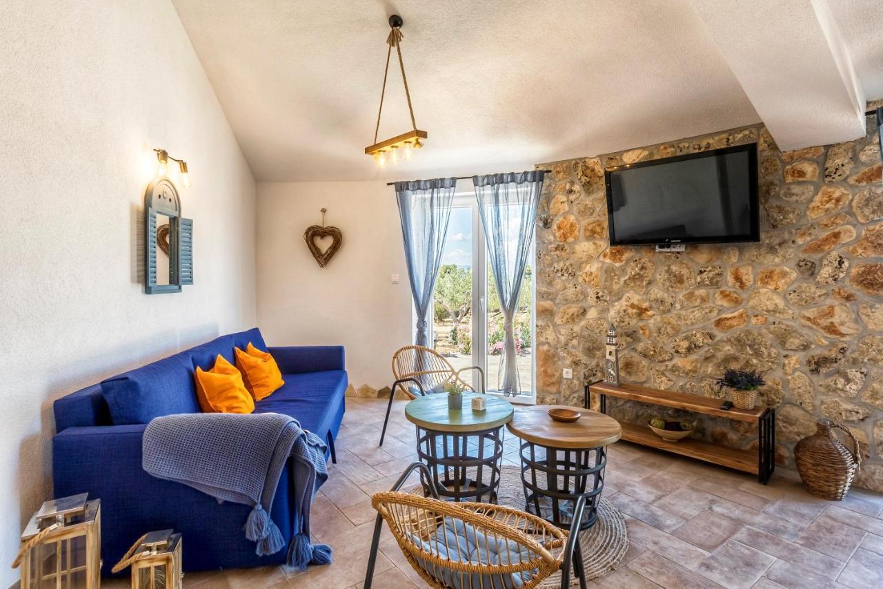 Island Getaway - Heritage House Mirca  Екстер'єр фото