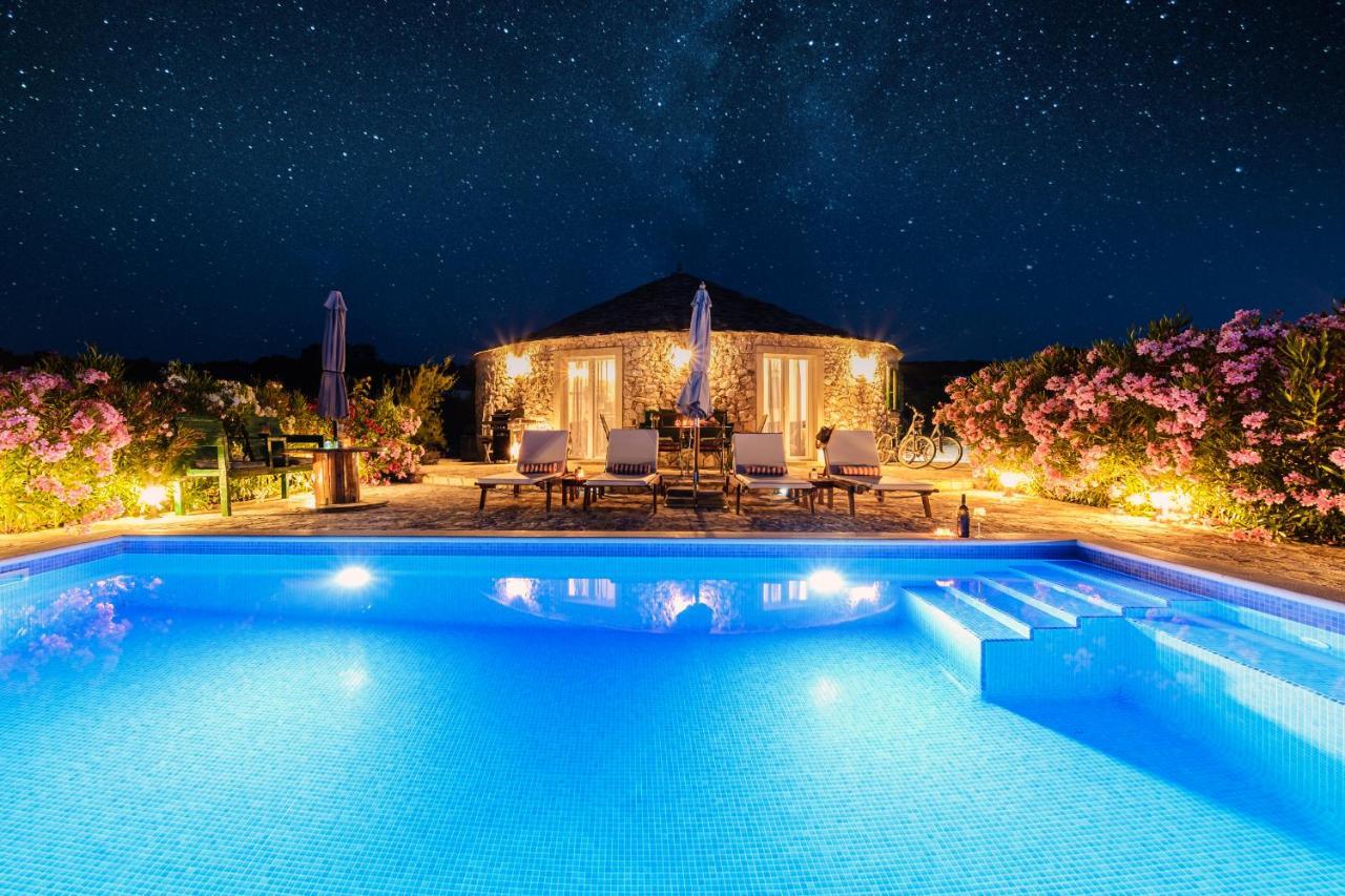 Island Getaway - Heritage House Mirca  Екстер'єр фото