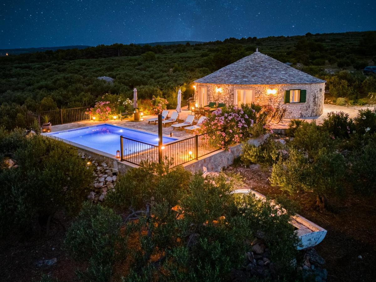 Island Getaway - Heritage House Mirca  Екстер'єр фото